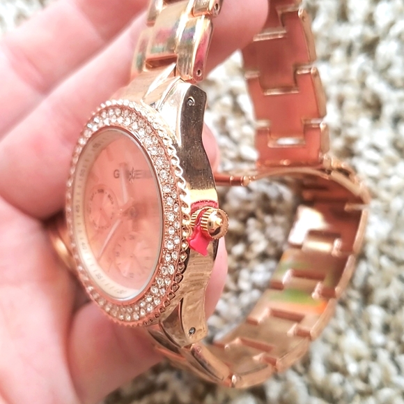 Watch - Picture 2 of 3